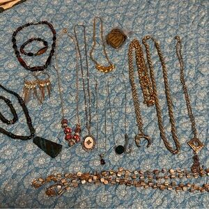 Assorted jewelry lot